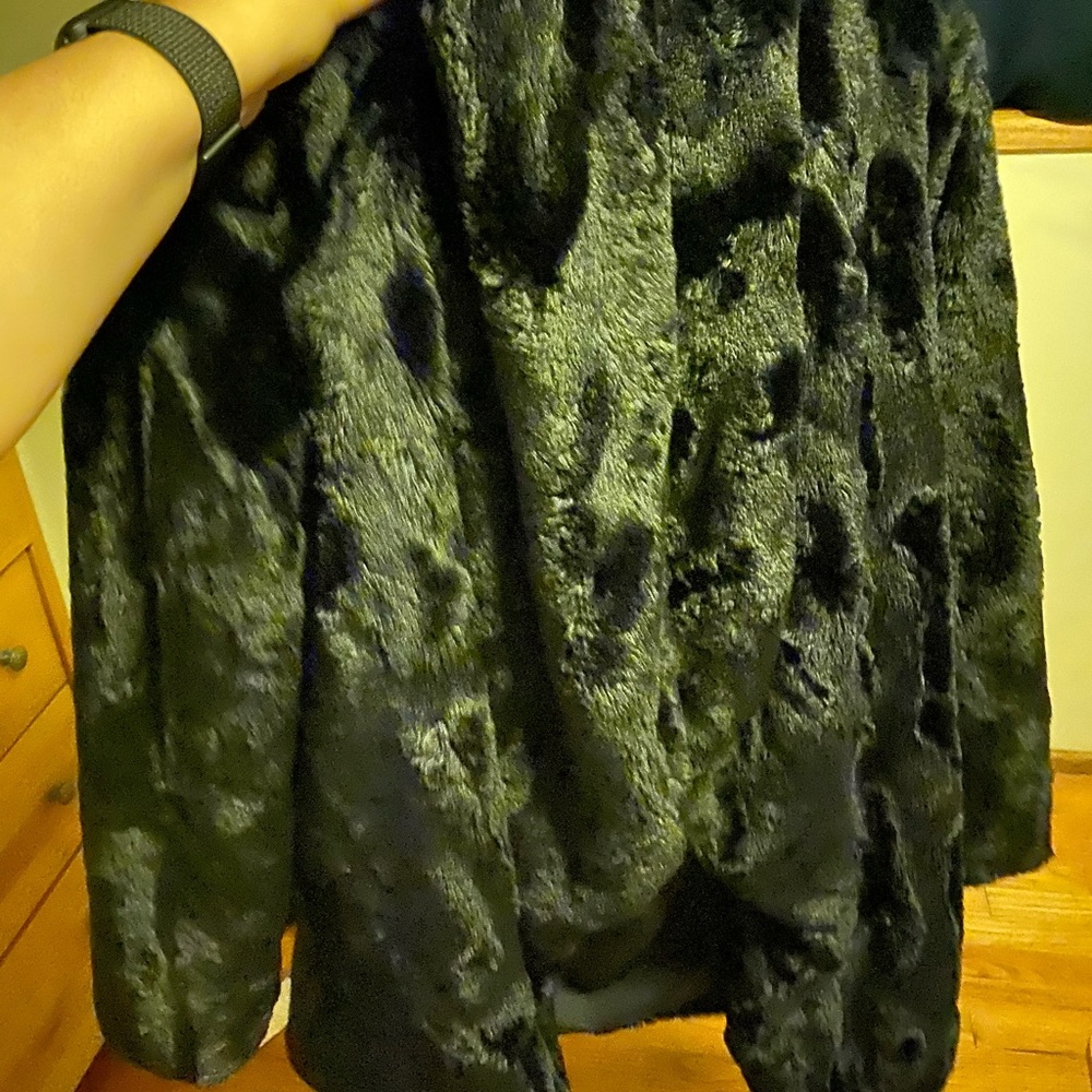 LIKE NEW FAUX FUR COAT
